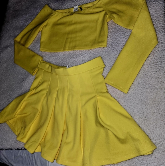 NWT Dolls Kill Sexy Lemon 🍋 Yellow Pleated Skirt Set . - Picture 6 of 7